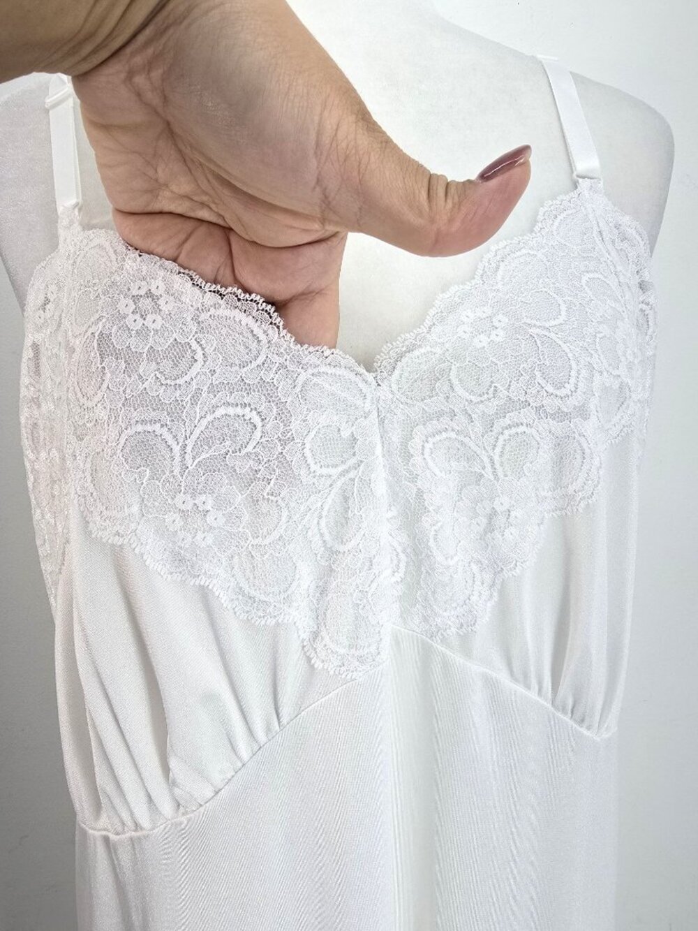 VTG Nylon Satin Chantilly Lace Floral Eggshell White Bridal Full Slip 44 - Picture 3 of 7